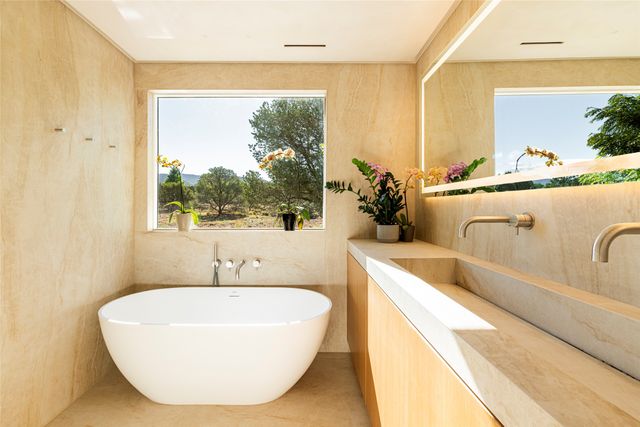 2115 Calle Azulejo, Santa Fe, NM 87505
