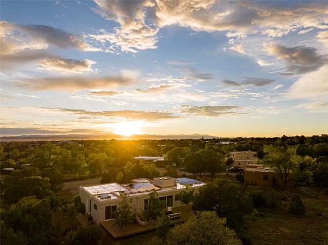 2115 Calle Azulejo, Santa Fe, NM 87505
