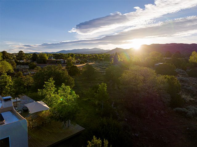 2115 Calle Azulejo, Santa Fe, NM 87505