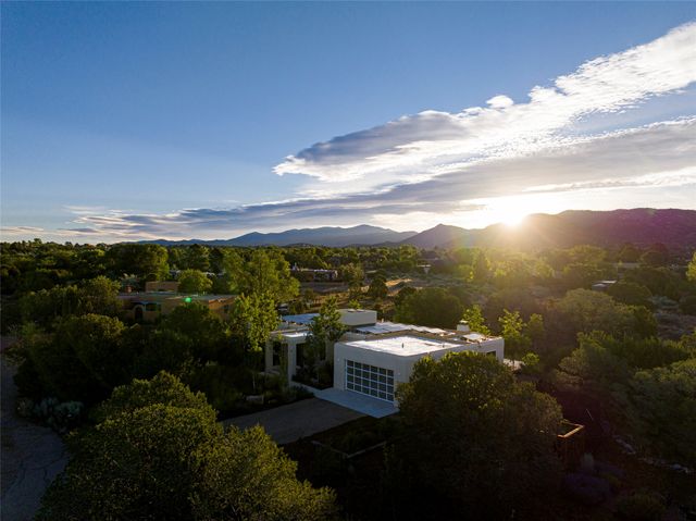 2115 Calle Azulejo, Santa Fe, NM 87505