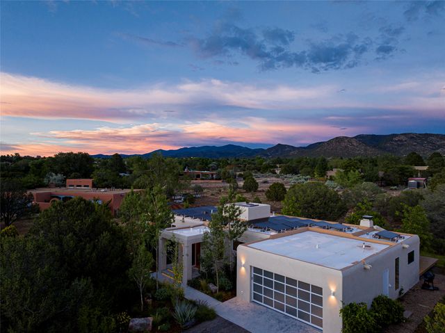 2115 Calle Azulejo, Santa Fe, NM 87505