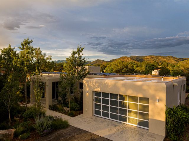 2115 Calle Azulejo, Santa Fe, NM 87505