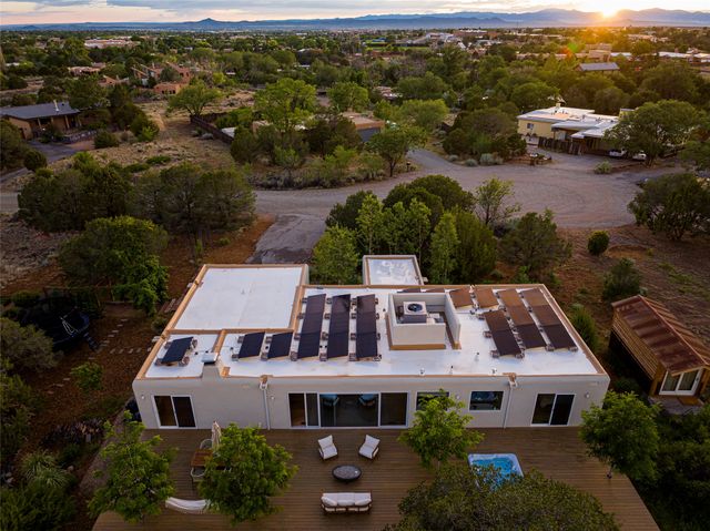 2115 Calle Azulejo, Santa Fe, NM 87505