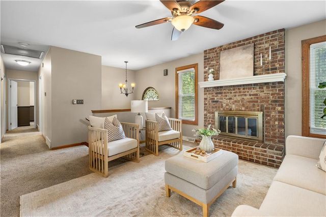 8925 Gillette Street, Lenexa, KS 66215