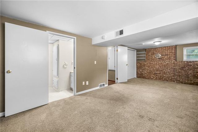 8925 Gillette Street, Lenexa, KS 66215