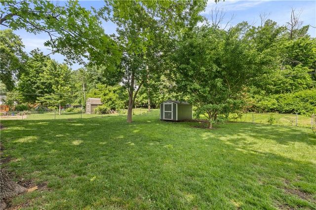 8925 Gillette Street, Lenexa, KS 66215