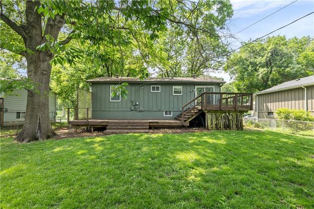 8925 Gillette Street, Lenexa, KS 66215