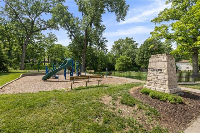 8925 Gillette Street, Lenexa, KS 66215
