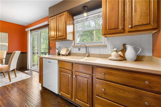 8925 Gillette Street, Lenexa, KS 66215