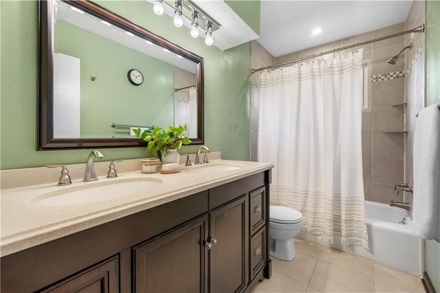 8925 Gillette Street, Lenexa, KS 66215