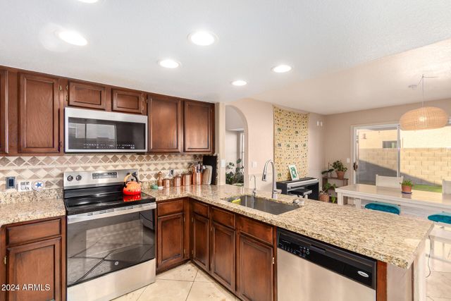 1836 N STAPLEY Drive 102, Mesa, AZ 85203