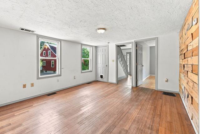 28 Tremont St, Athol, MA 01331