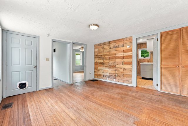 28 Tremont St, Athol, MA 01331