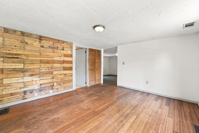 28 Tremont St, Athol, MA 01331