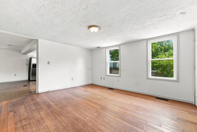 28 Tremont St, Athol, MA 01331
