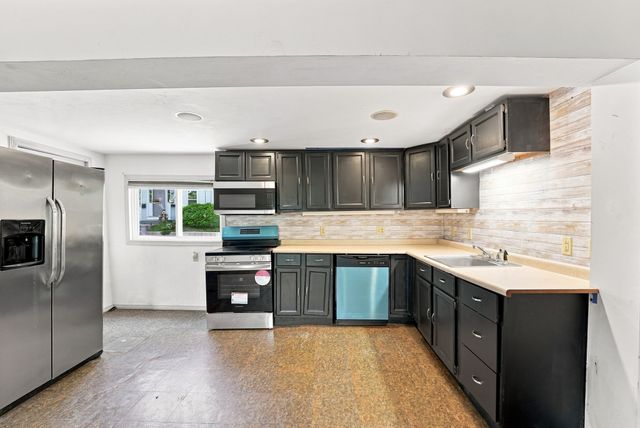 28 Tremont St, Athol, MA 01331