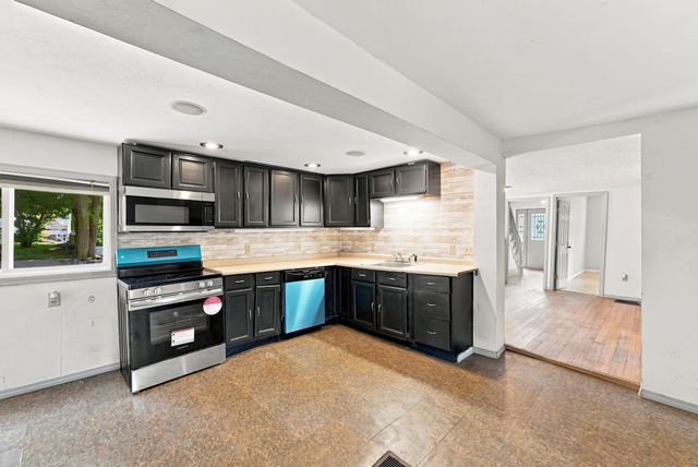 28 Tremont St, Athol, MA 01331