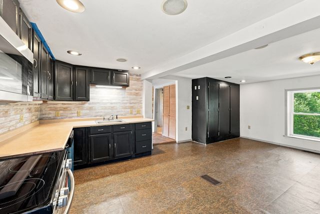 28 Tremont St, Athol, MA 01331