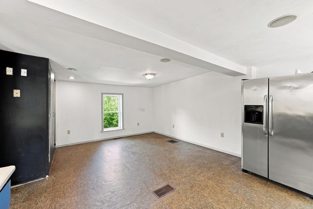 28 Tremont St, Athol, MA 01331