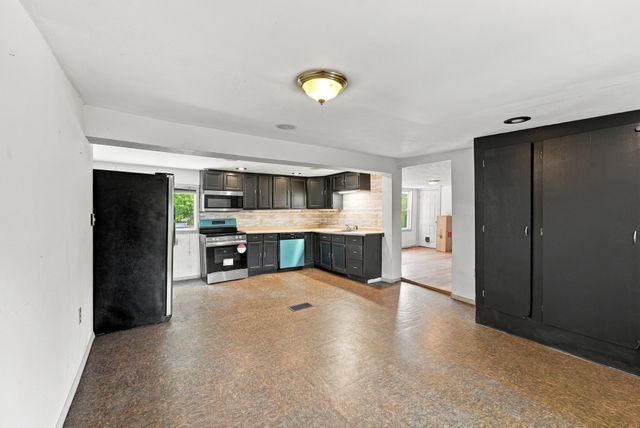 28 Tremont St, Athol, MA 01331