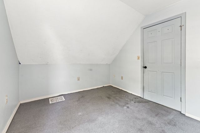 28 Tremont St, Athol, MA 01331