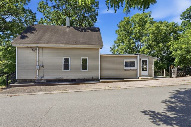 28 Tremont St, Athol, MA 01331