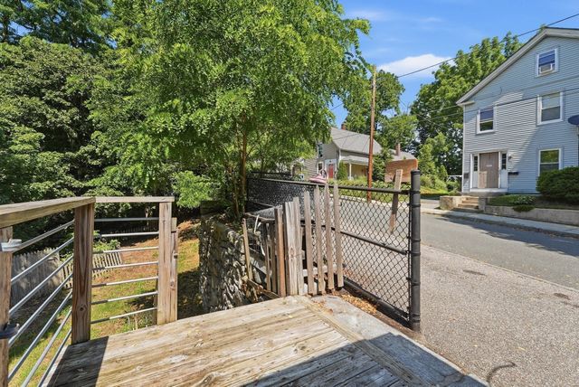 28 Tremont St, Athol, MA 01331