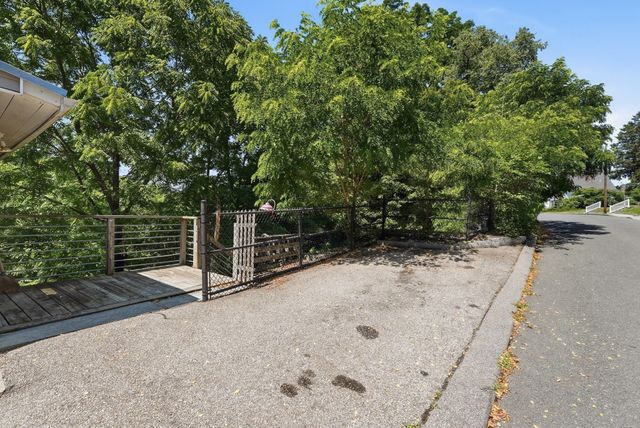 28 Tremont St, Athol, MA 01331