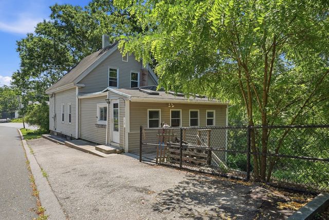 28 Tremont St, Athol, MA 01331