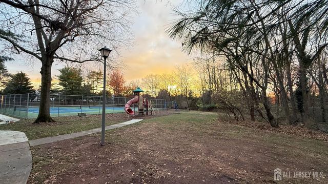 58 CANTERBURY Circle, Franklin, NJ 08873