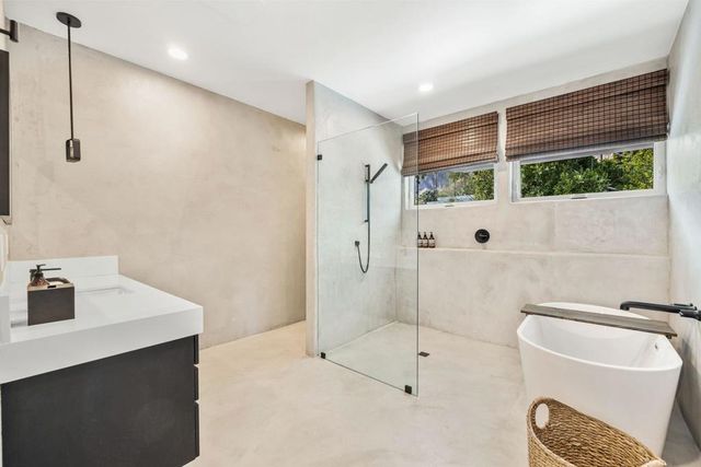 594 W Stevens Road A, Palm Springs, CA 92262