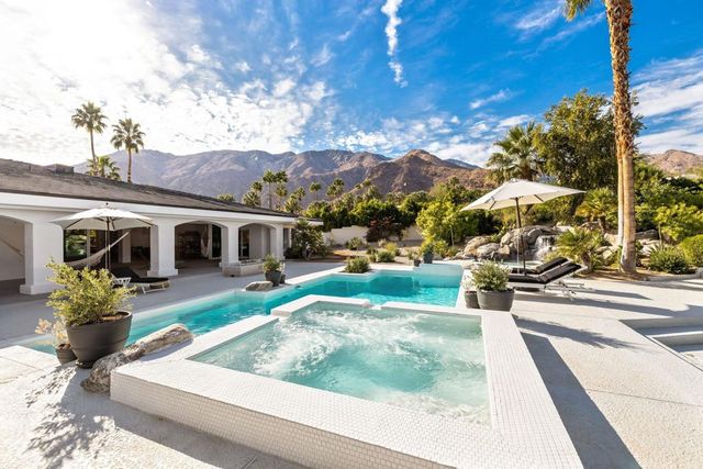 594 W Stevens Road A, Palm Springs, CA 92262