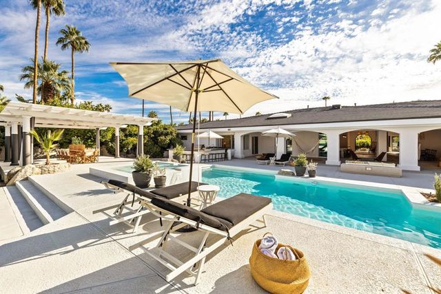 594 W Stevens Road A, Palm Springs, CA 92262