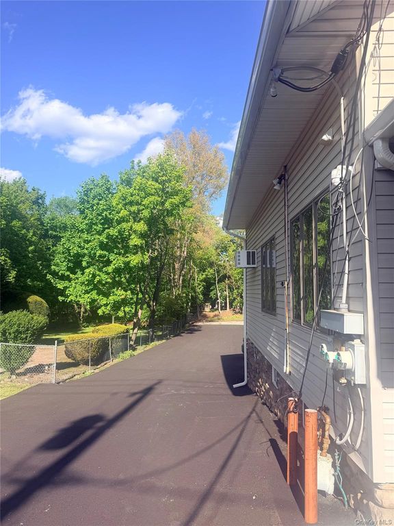 282 N Middletown Road, Pearl River, NY 10965 — photo 3