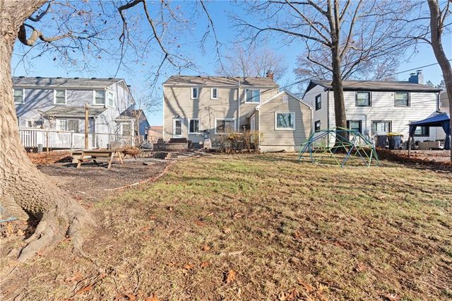 6820 Holmes Road, Kansas City, MO 64131