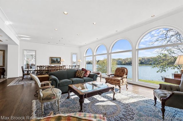 1832 Long Lake Shore Drive, Bloomfield Hills, MI 48302