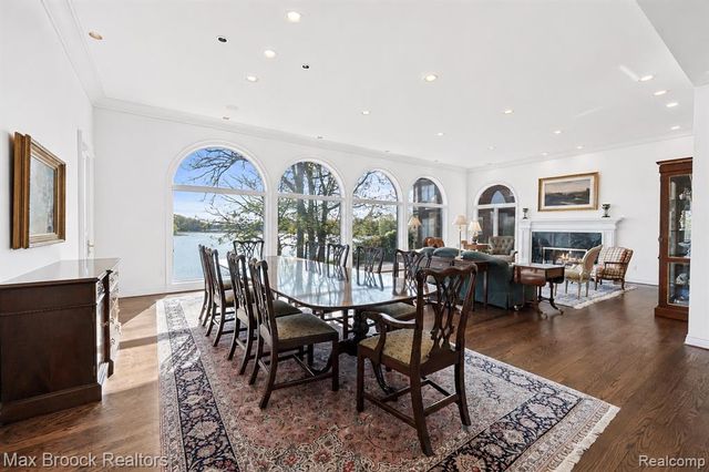 1832 Long Lake Shore Drive, Bloomfield Hills, MI 48302