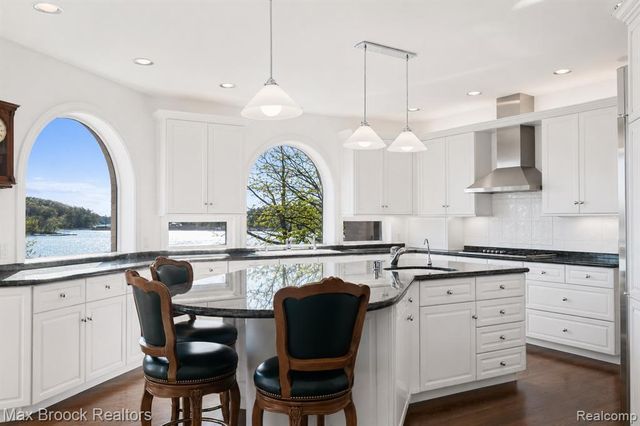 1832 Long Lake Shore Drive, Bloomfield Hills, MI 48302