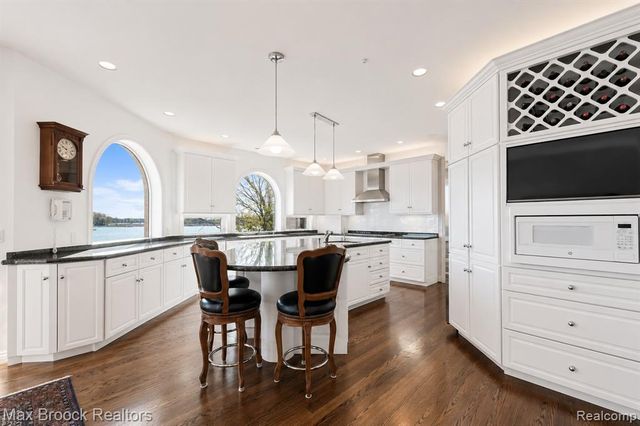 1832 Long Lake Shore Drive, Bloomfield Hills, MI 48302