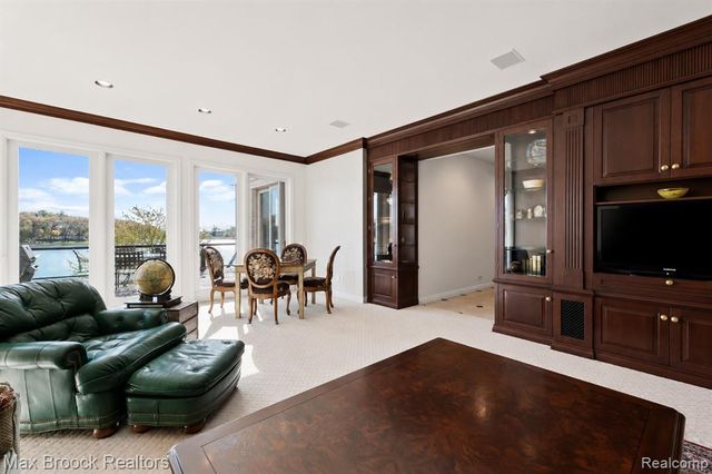 1832 Long Lake Shore Drive, Bloomfield Hills, MI 48302