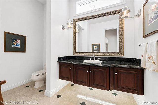 1832 Long Lake Shore Drive, Bloomfield Hills, MI 48302