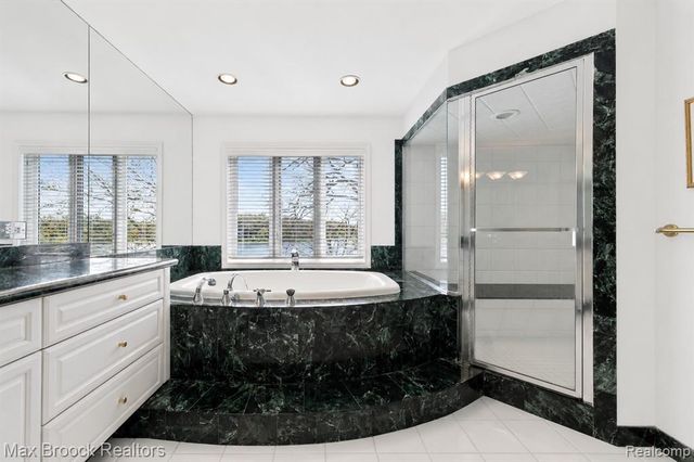 1832 Long Lake Shore Drive, Bloomfield Hills, MI 48302