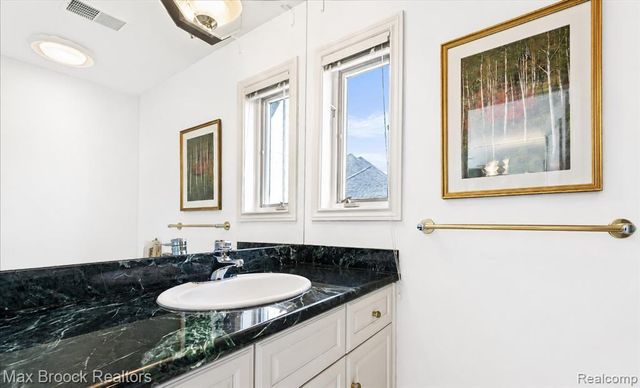 1832 Long Lake Shore Drive, Bloomfield Hills, MI 48302