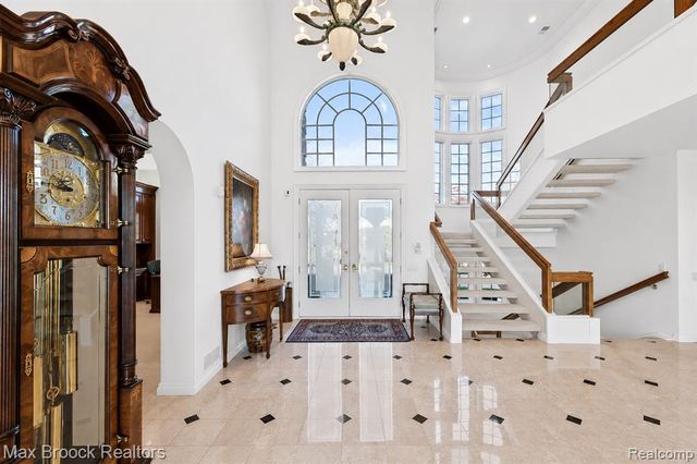 1832 Long Lake Shore Drive, Bloomfield Hills, MI 48302
