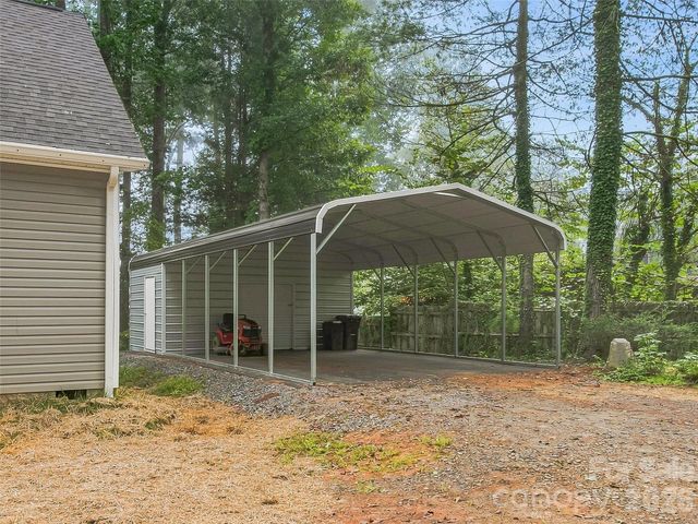 552 Bass Lake Drive, Pisgah Forest, NC 28768