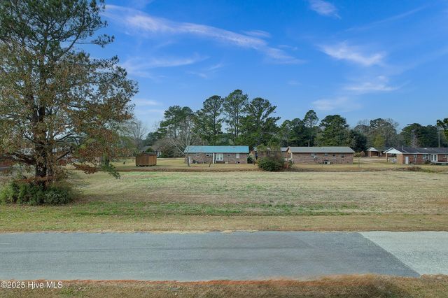 88 Hillside Street, Clarkton, NC 28433