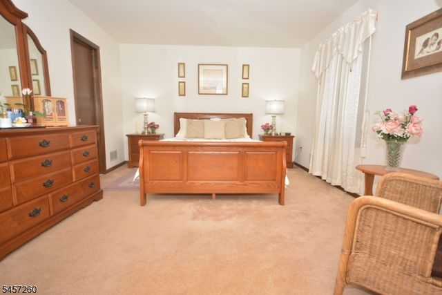 40 Giles Biondi Ct, Bound Brook Boro, NJ 08805