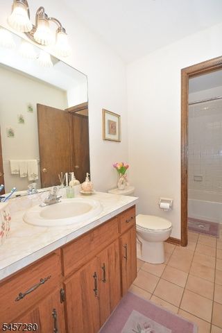 40 Giles Biondi Ct, Bound Brook Boro, NJ 08805