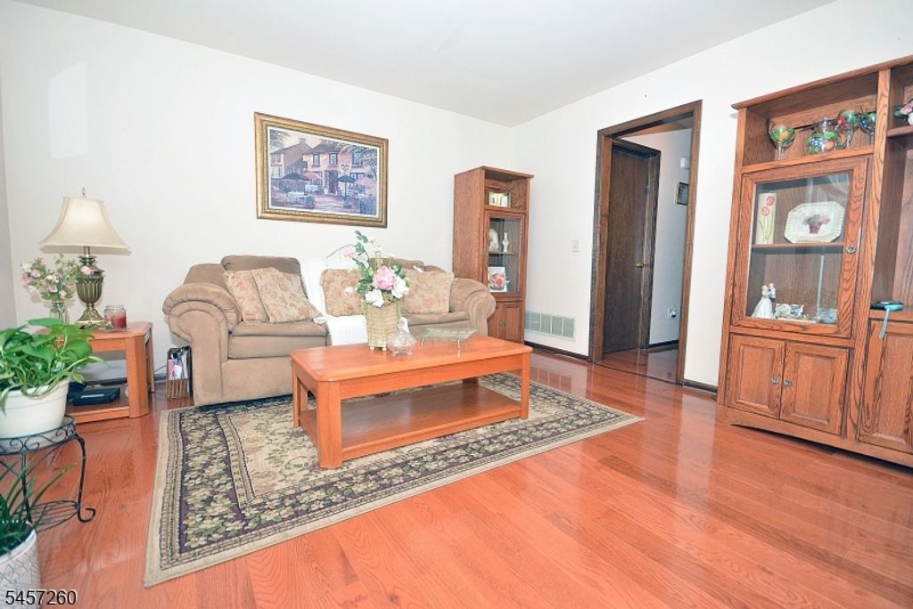 40 Giles Biondi Ct, Bound Brook Boro, NJ 08805 — photo 4