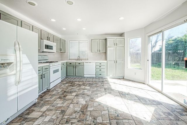 2836 Griffith Avenue, Clovis, CA 93611